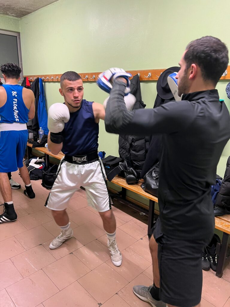 Échauffement de Jérémy du Décines Boxing Gym