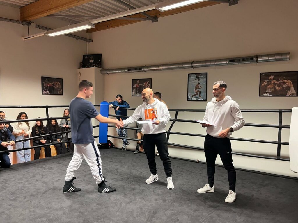 Remise diplôme Haris Boxe éducative ados